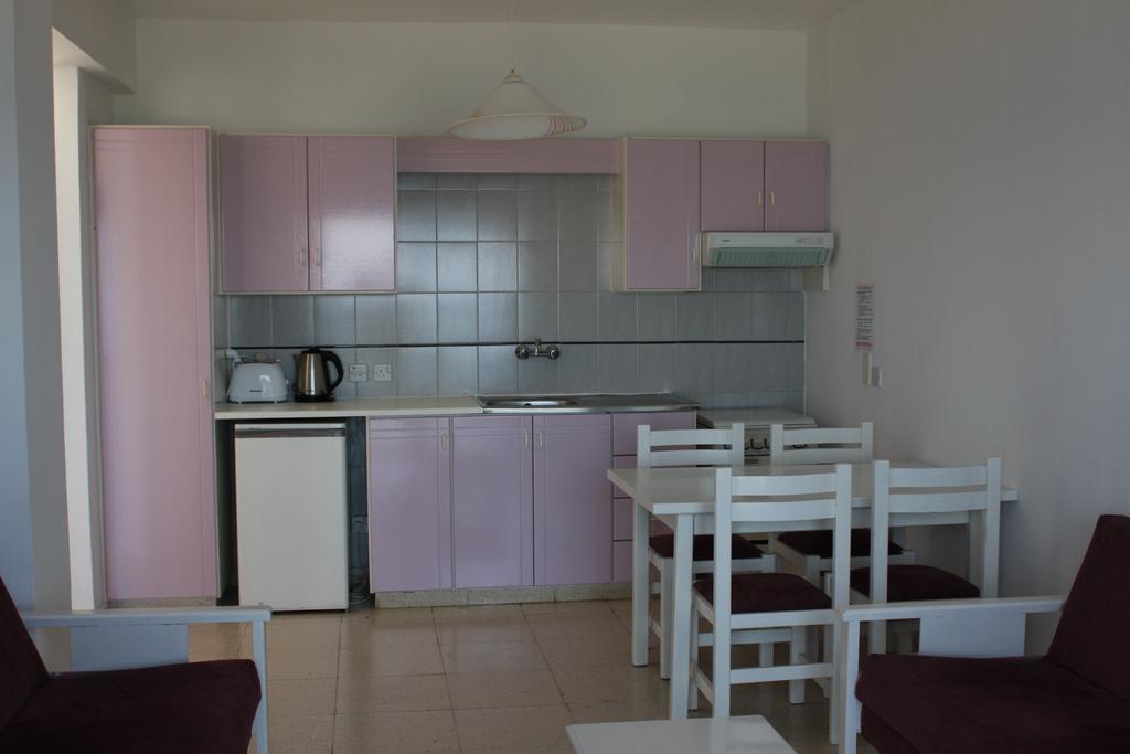 Astreas Beach Hotel Apartments Protaras Quarto foto